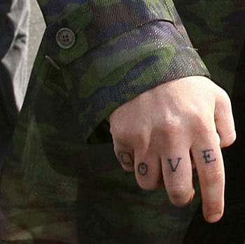 Robbie Williams kove tattoo