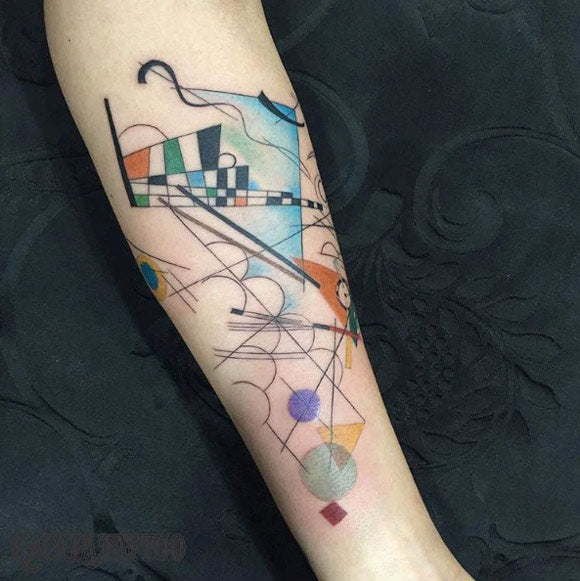 Kadinsky geïnspireerde tattoo door Kapala Tattoo